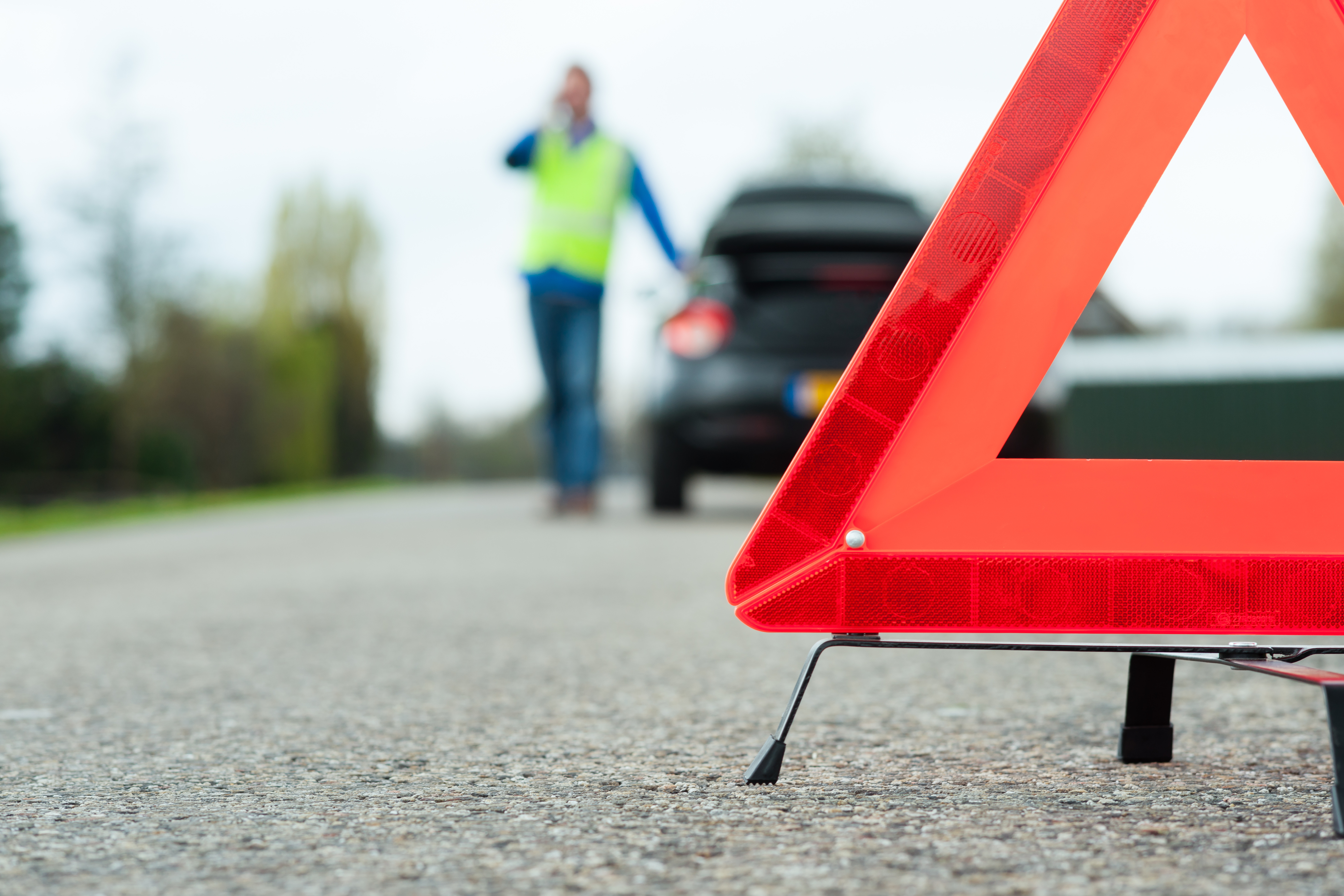 Triangle pour voiture et un gilet jaune - Équipement auto