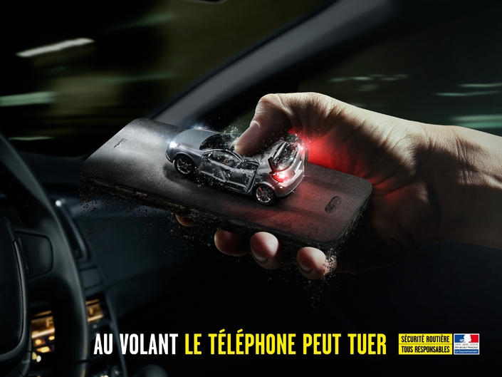 Trois affiches et un spot radio pour lutter contre le téléphone au volant !